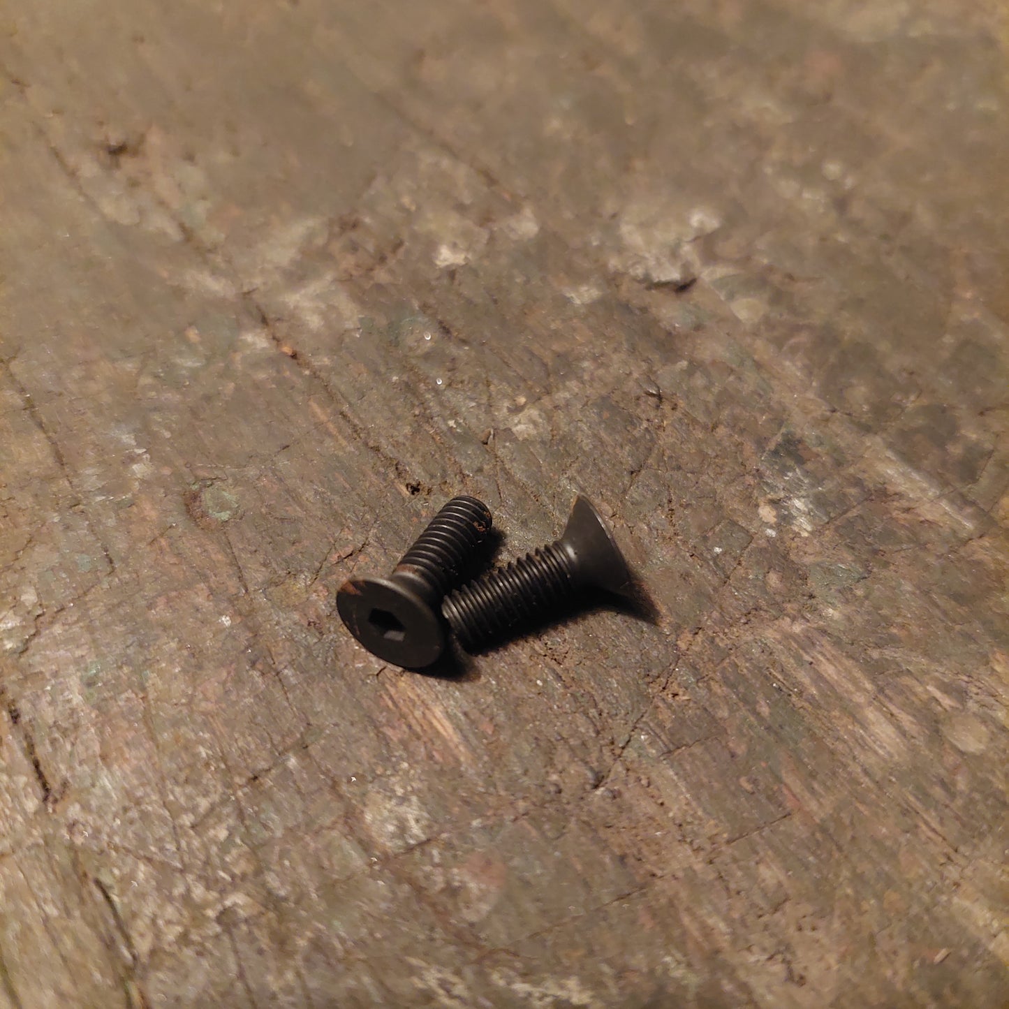 schroef M4x2 conisch/inbus